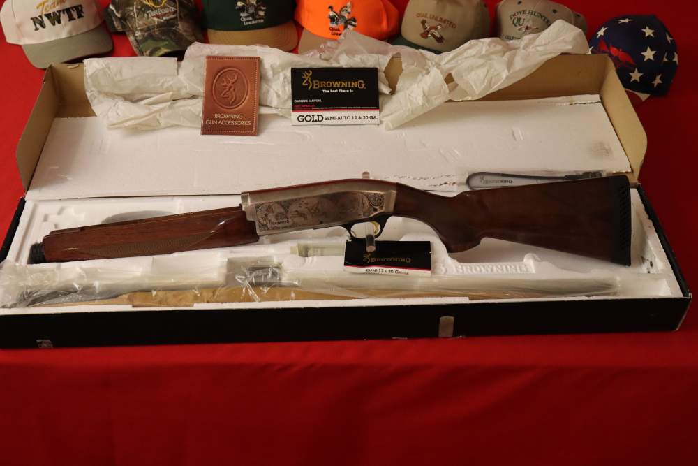  2000 Browning gold Hunter 12ga   NRA  Gun of the year #113 OF 750 -img-0