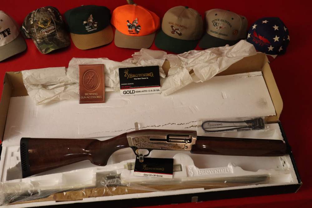  2000 Browning gold Hunter 12ga   NRA  Gun of the year #113 OF 750 -img-1