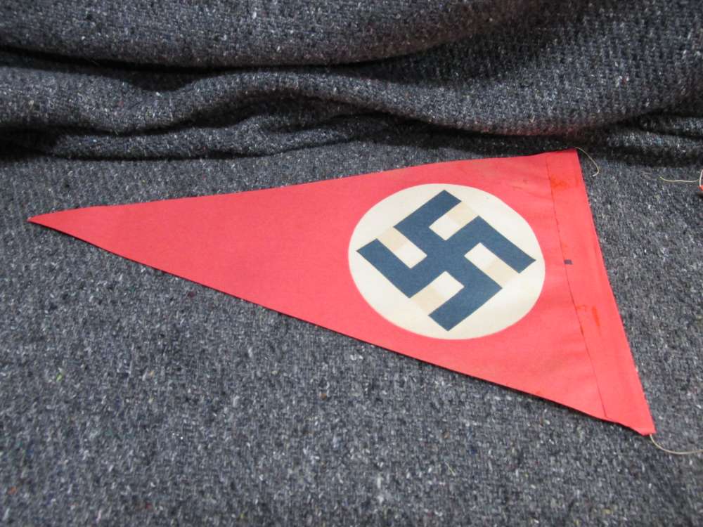 4-WWII GERMAN PAPER PARADE PENNANTS/FLAGS FOR USE AT RALLYS/DISPLAY-img-2