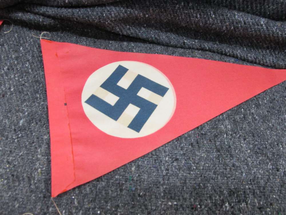 4-WWII GERMAN PAPER PARADE PENNANTS/FLAGS FOR USE AT RALLYS/DISPLAY-img-1