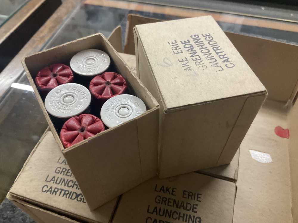 vintage Western Winchester LAKE ERIE GRENADE SHOTGUN shell 100 box rare -img-4