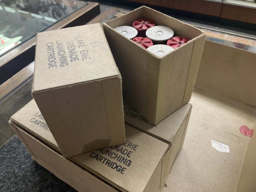 vintage Western Winchester LAKE ERIE GRENADE SHOTGUN shell 100 box rare -img-3