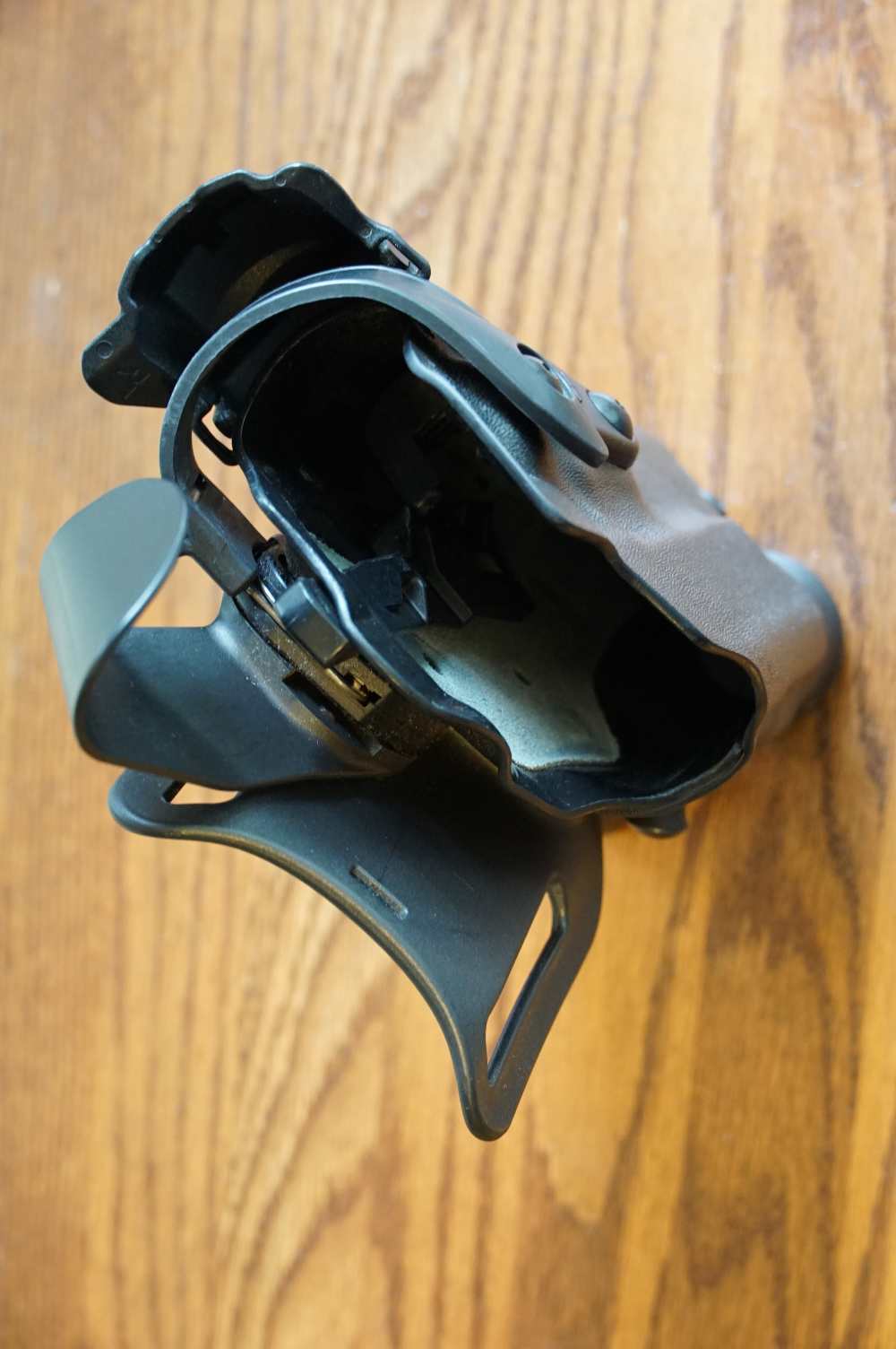 Safariland LEVEL III Retention Holster...  Staccato...-img-2