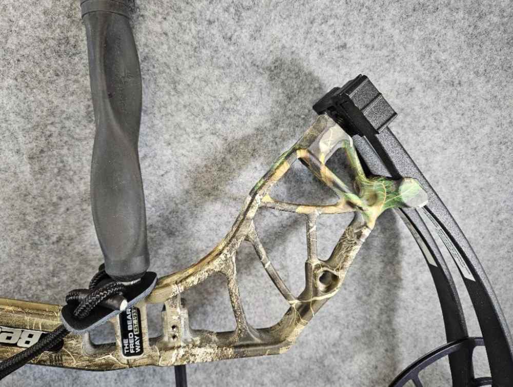 Bear Archery Legit Compound Bow-img-1
