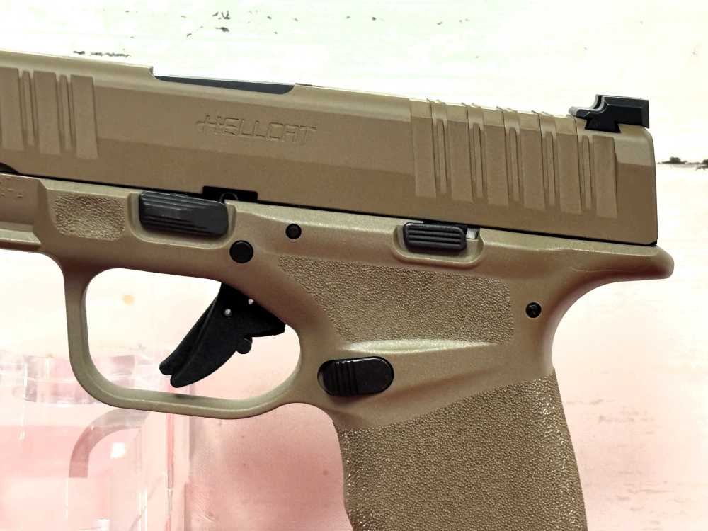 Factory New Springfield Hellcat FDE 9mm Pistol Hard to Find! No Reserve!-img-3