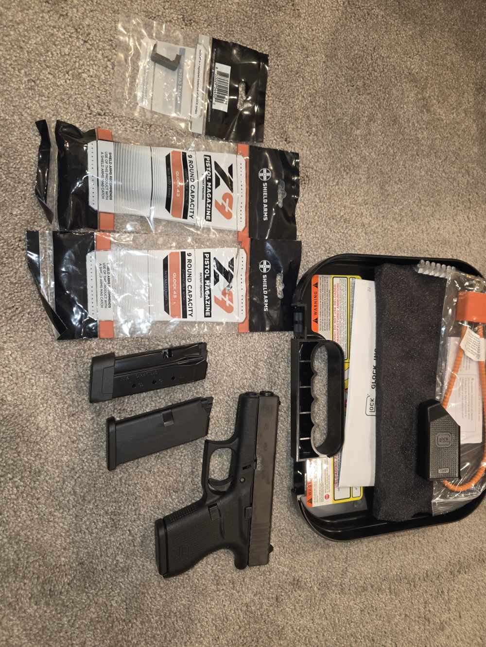 Glock 43. G43. 9mm. NIB. 2 Magazines.+2 extended magazines, catch.-img-0