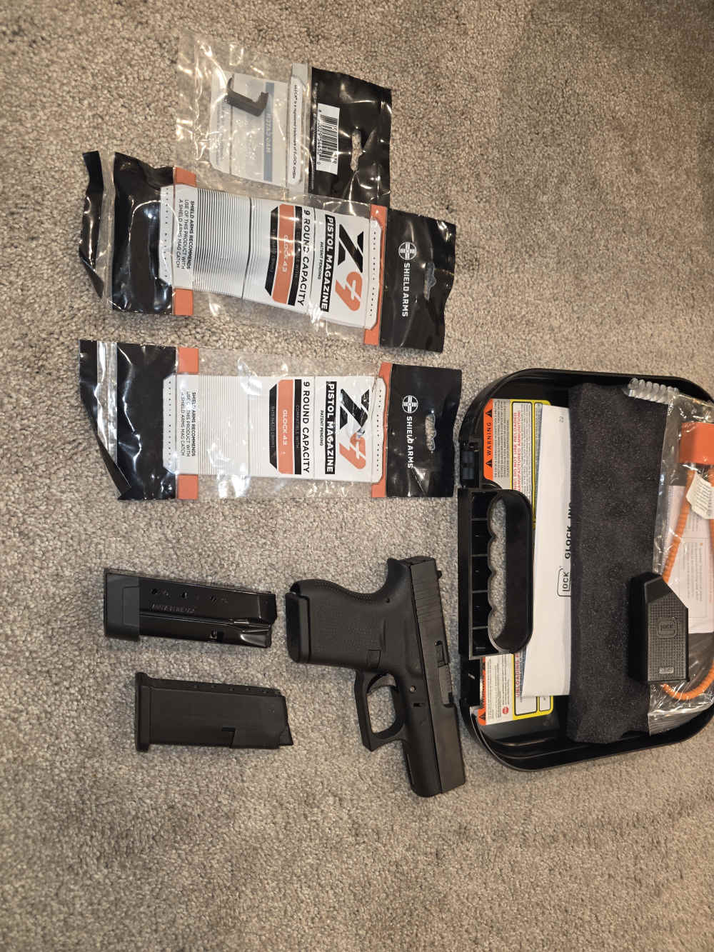 Glock 43. G43. 9mm. NIB. 2 Magazines.+2 extended magazines, catch.-img-1
