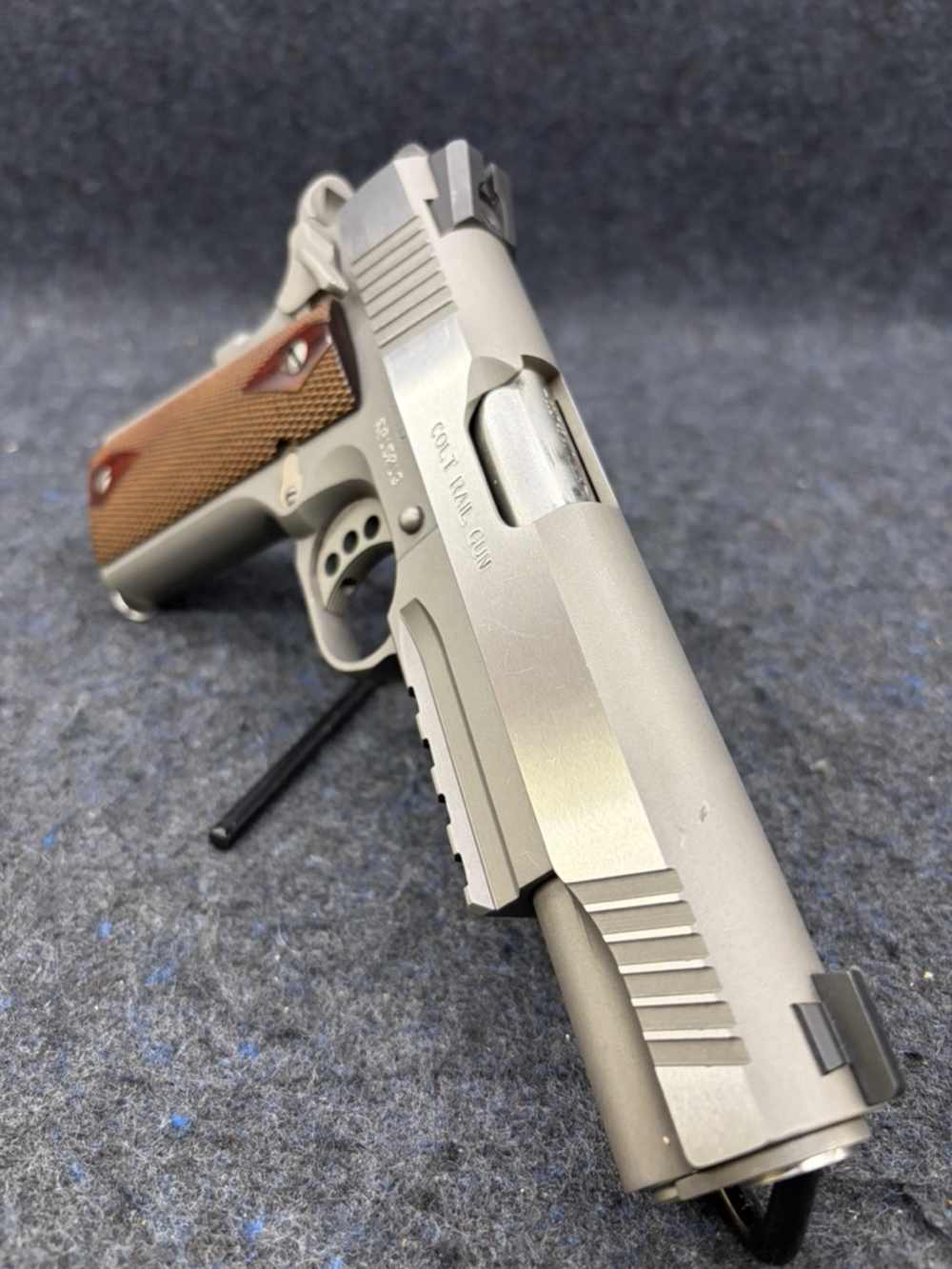 COLT 1911 GOVERNMENT MODEL RAIL GUN-img-2