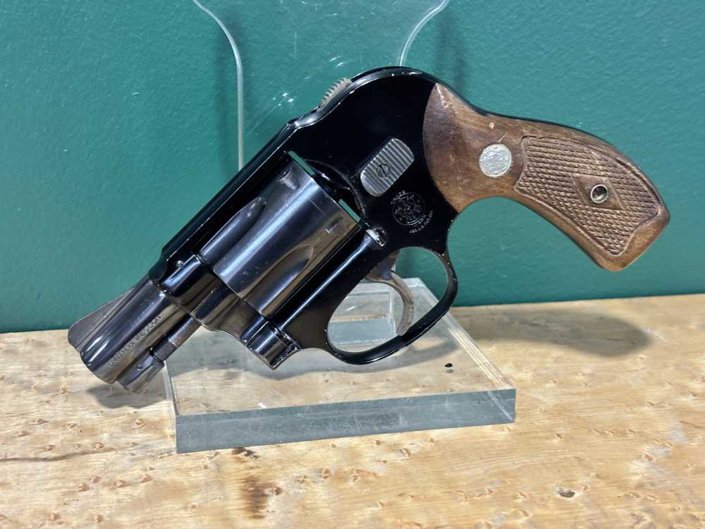 Smith and Wesson Model 38 No Dash Airweight .38spl Shrouded Hammer Revolver-img-0