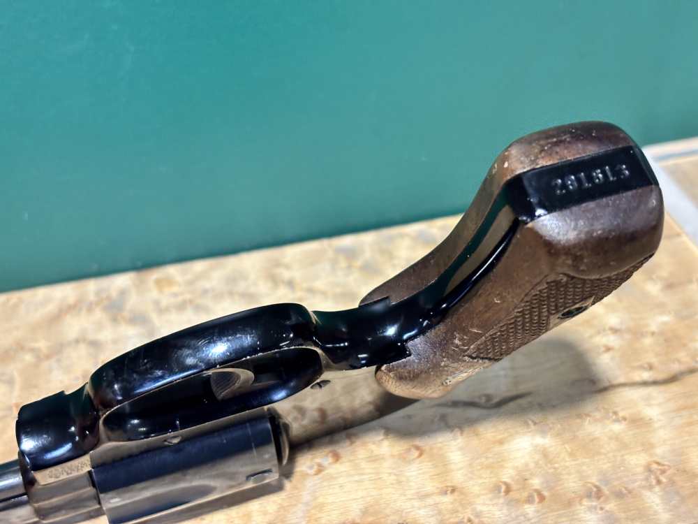Smith and Wesson Model 38 No Dash Airweight .38spl Shrouded Hammer Revolver-img-6