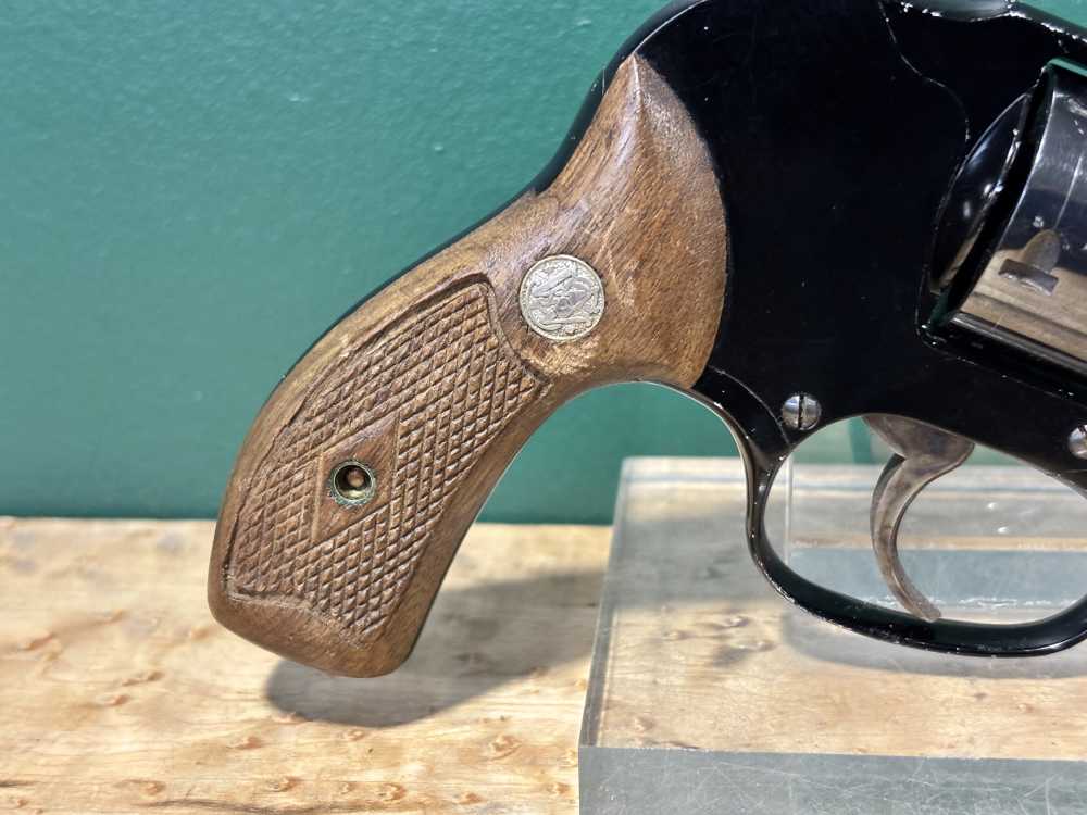 Smith and Wesson Model 38 No Dash Airweight .38spl Shrouded Hammer Revolver-img-8