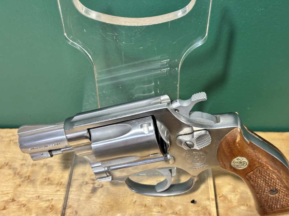 Smith and Wesson 60 No Dash Stainless Snub Nose Revolver 2" -img-1