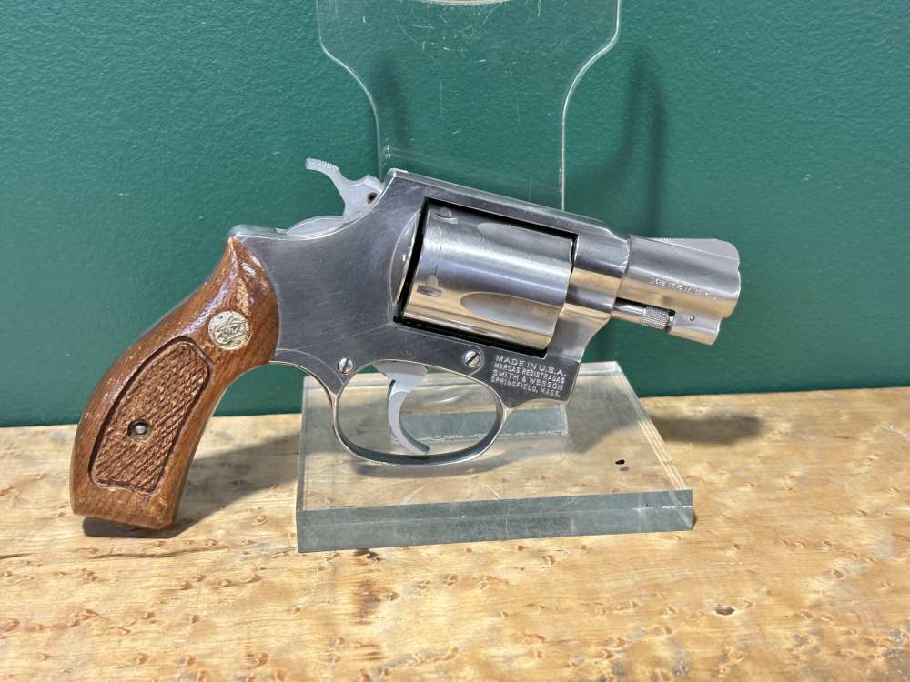 Smith and Wesson 60 No Dash Stainless Snub Nose Revolver 2" -img-4