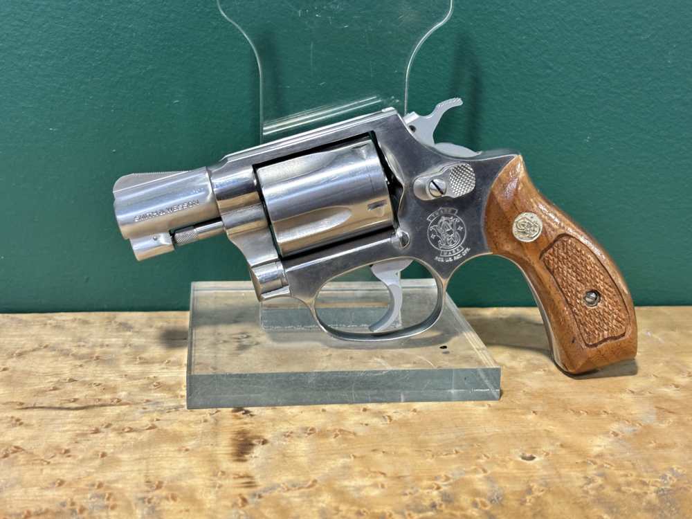 Smith and Wesson 60 No Dash Stainless Snub Nose Revolver 2" -img-0