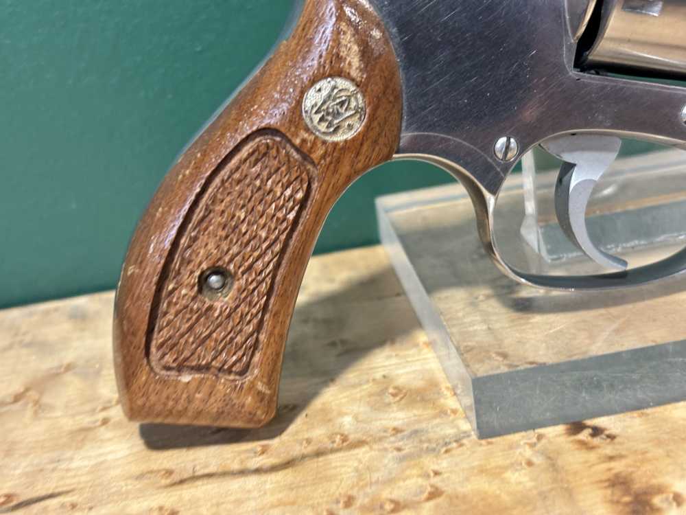 Smith and Wesson 60 No Dash Stainless Snub Nose Revolver 2" -img-5
