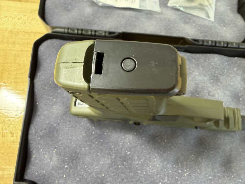 Kel-Tec Model 17 Semi-Auto Pistol in .22LR. - Five (5) 15rd Mags - Threaded-img-10