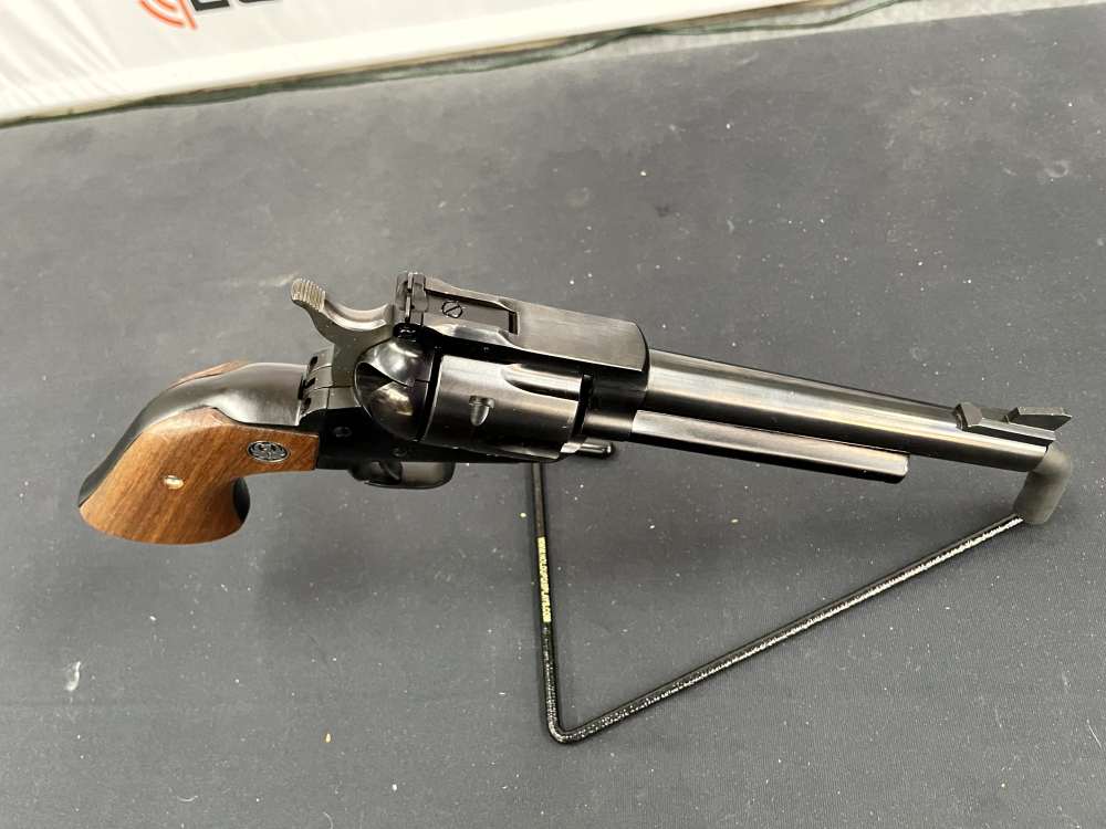 RUGER NEW MODEL BLACKHAWK .357 MAGNUM 6 1/2" 6RD BLUE/WOOD-img-1