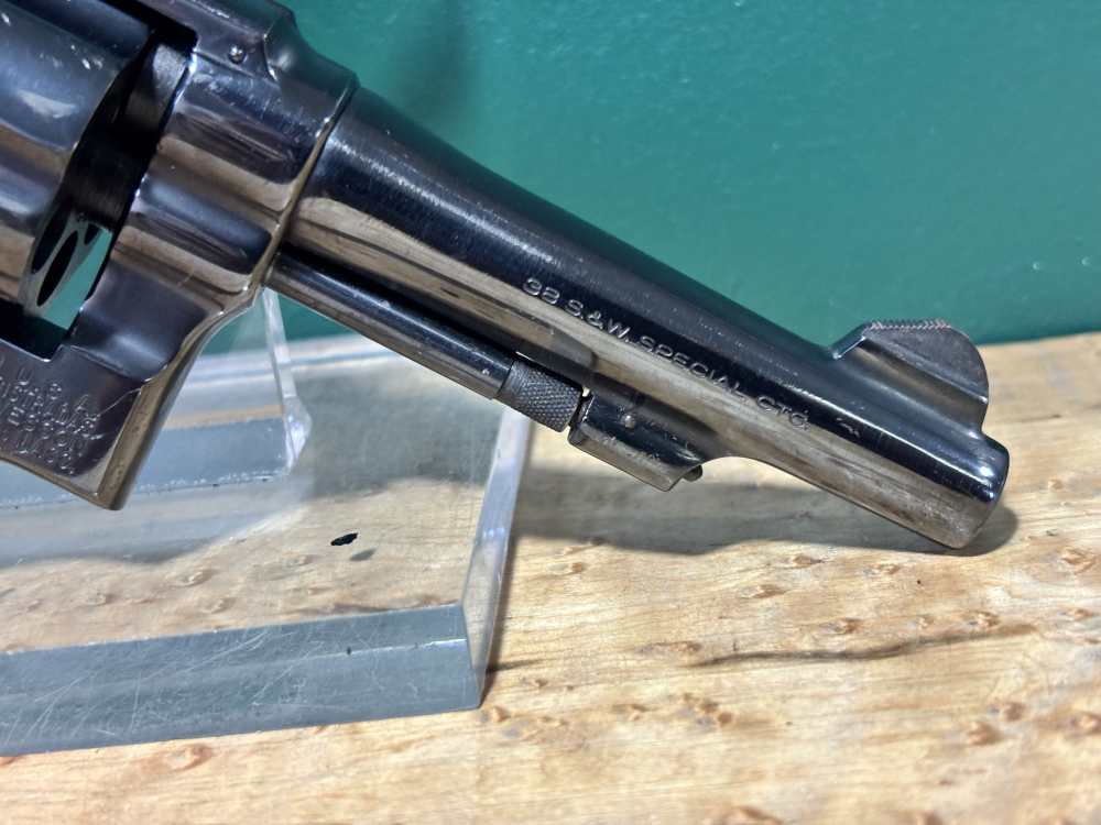 Smith and Wesson Model 10 10-5 .38 Spl 4" High Polish Blued -img-1