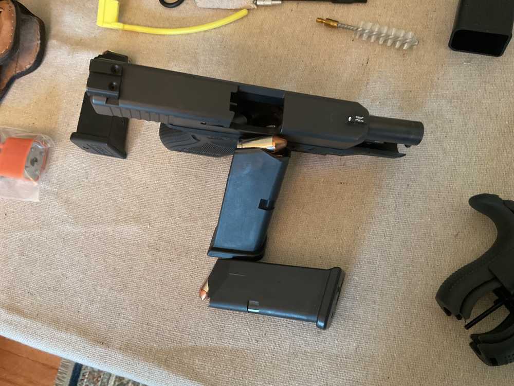 Glock 27 Gen 4 subcompact .40 cal. Pistol with holster & carry bag-img-3