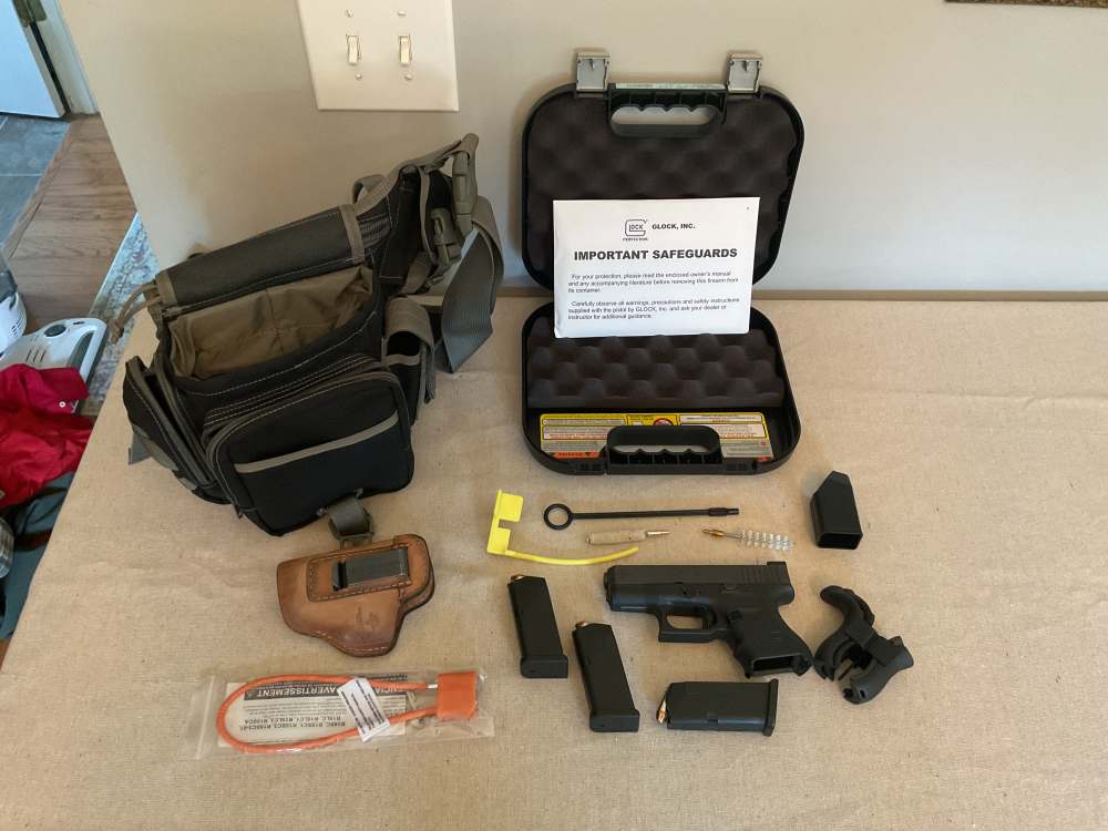 Glock 27 Gen 4 subcompact .40 cal. Pistol with holster & carry bag-img-1