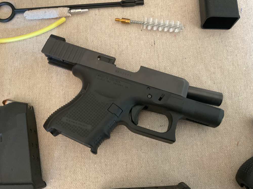 Glock 27 Gen 4 subcompact .40 cal. Pistol with holster & carry bag-img-2