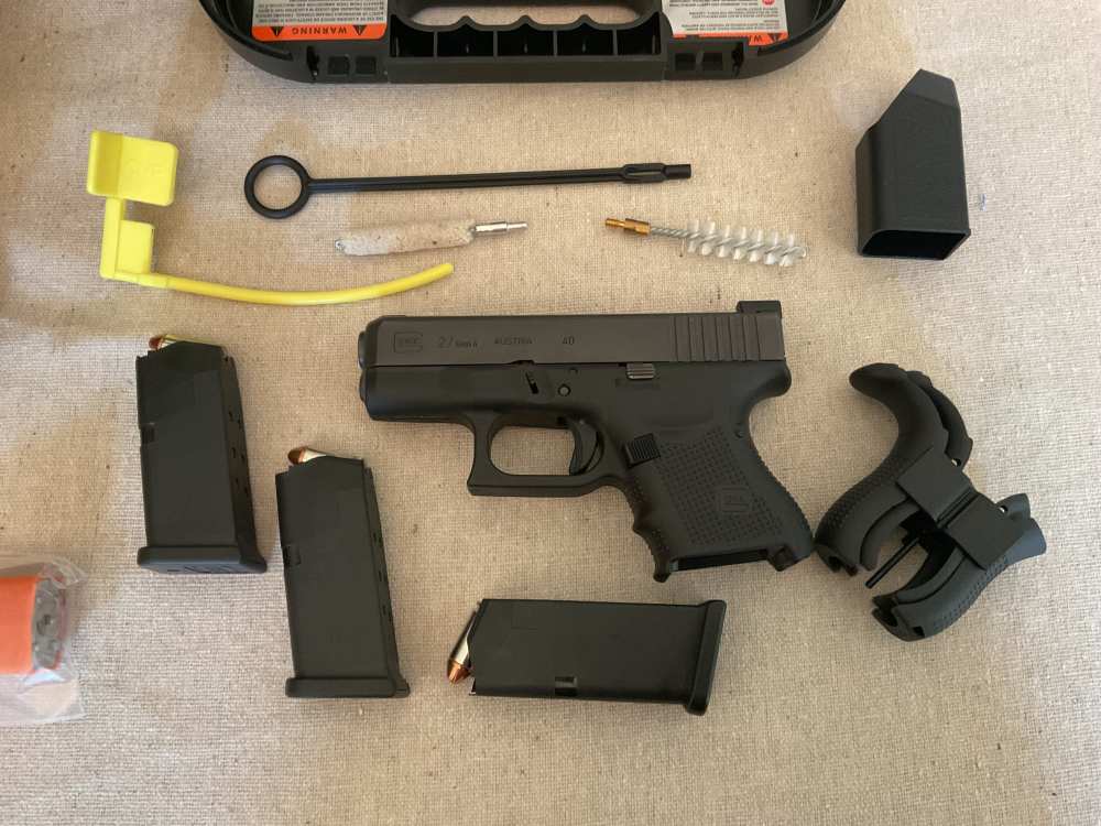 Glock 27 Gen 4 subcompact .40 cal. Pistol with holster & carry bag-img-0