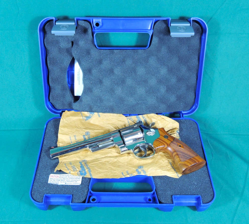 Smith and Wesson Model 29 - 10 Classic 44 Magnum Nickle Revolver-img-31