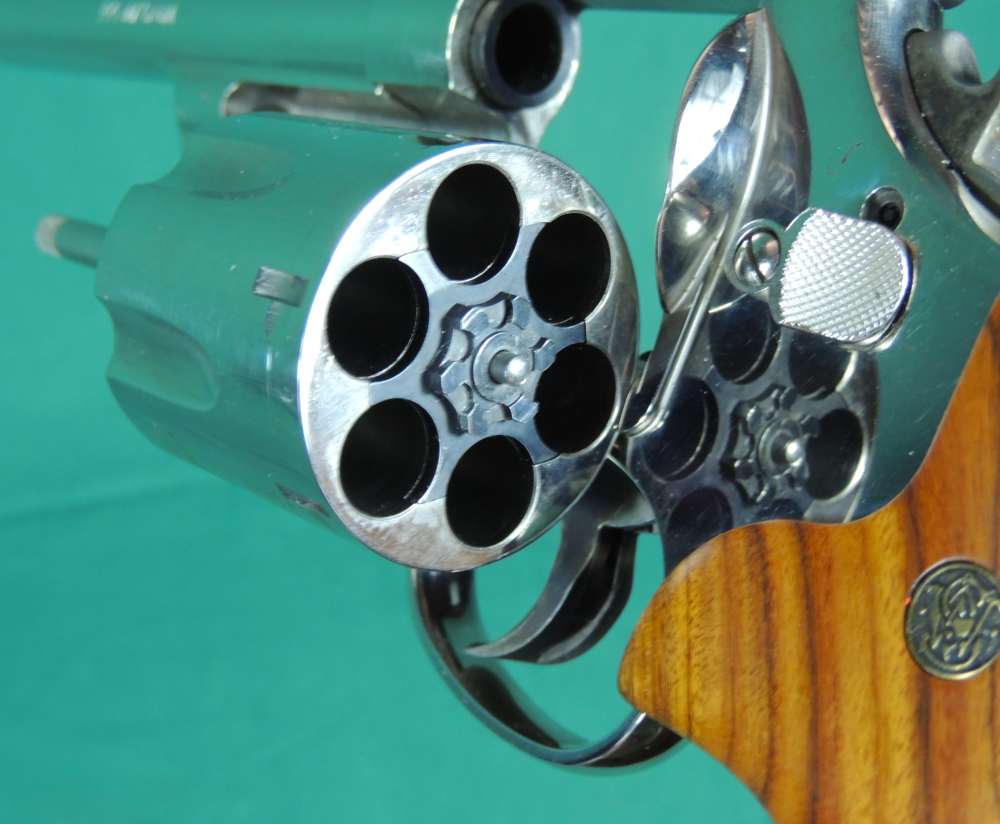 Smith and Wesson Model 29 - 10 Classic 44 Magnum Nickle Revolver-img-25