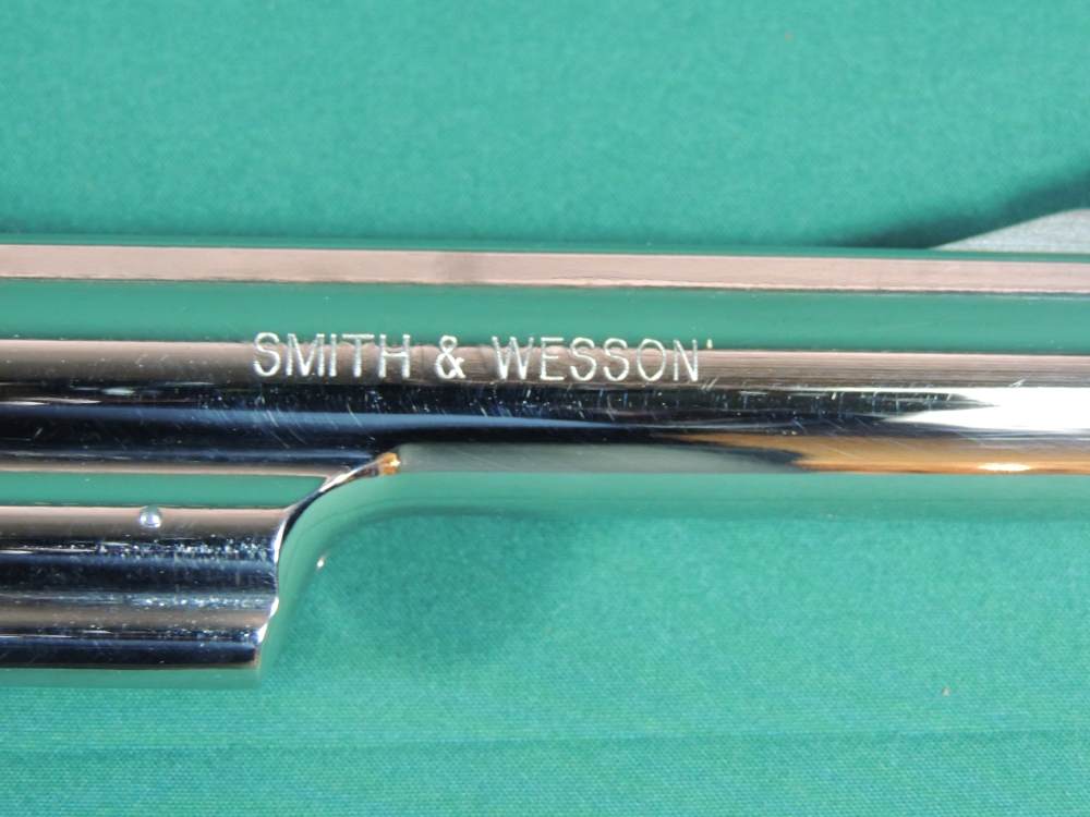 Smith and Wesson Model 29 - 10 Classic 44 Magnum Nickle Revolver-img-21