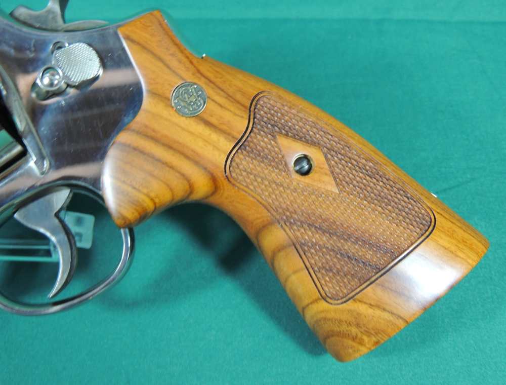 Smith and Wesson Model 29 - 10 Classic 44 Magnum Nickle Revolver-img-8