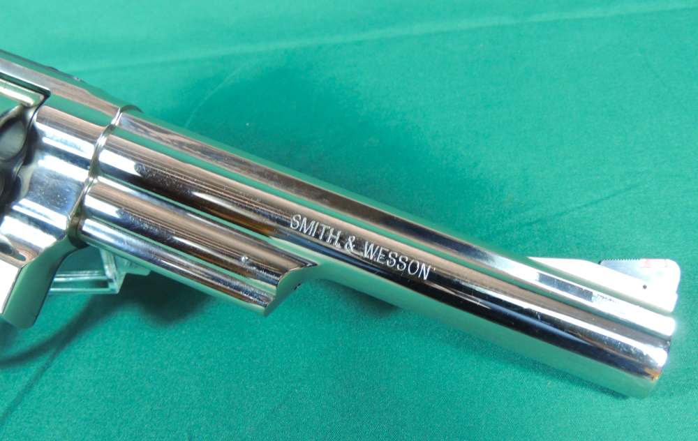Smith and Wesson Model 29 - 10 Classic 44 Magnum Nickle Revolver-img-3