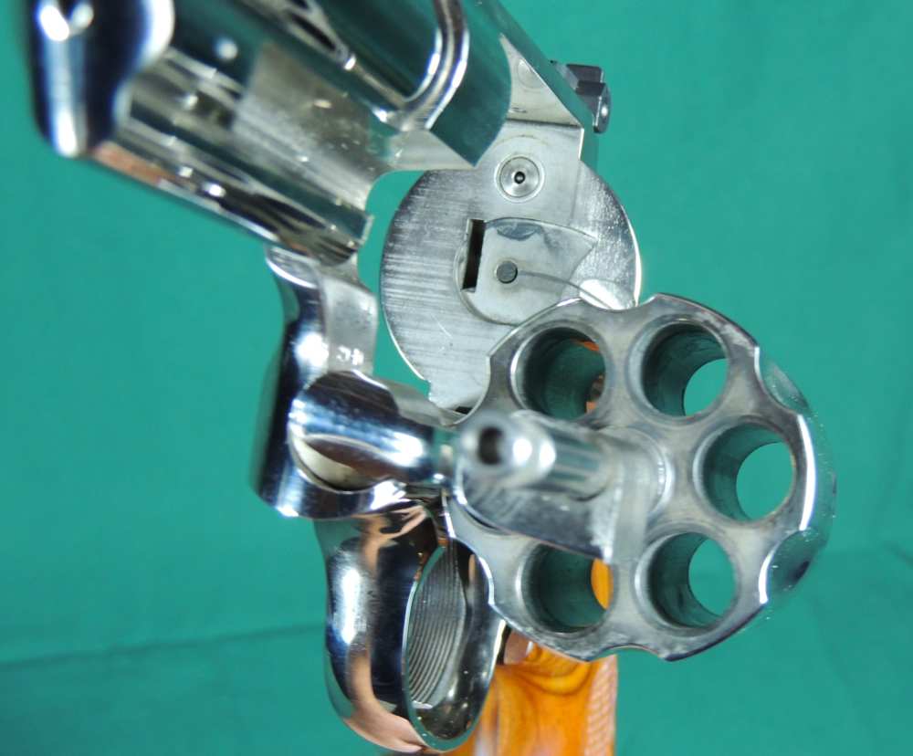Smith and Wesson Model 29 - 10 Classic 44 Magnum Nickle Revolver-img-24