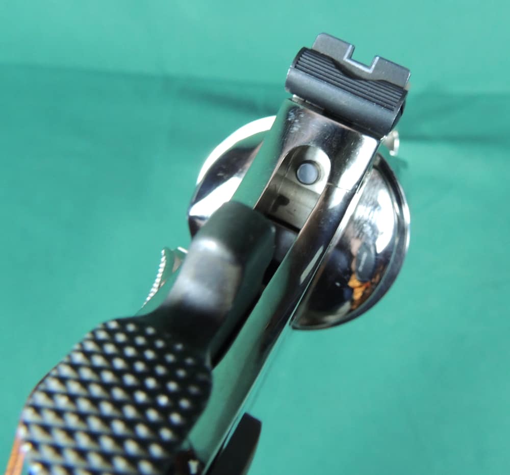Smith and Wesson Model 29 - 10 Classic 44 Magnum Nickle Revolver-img-17