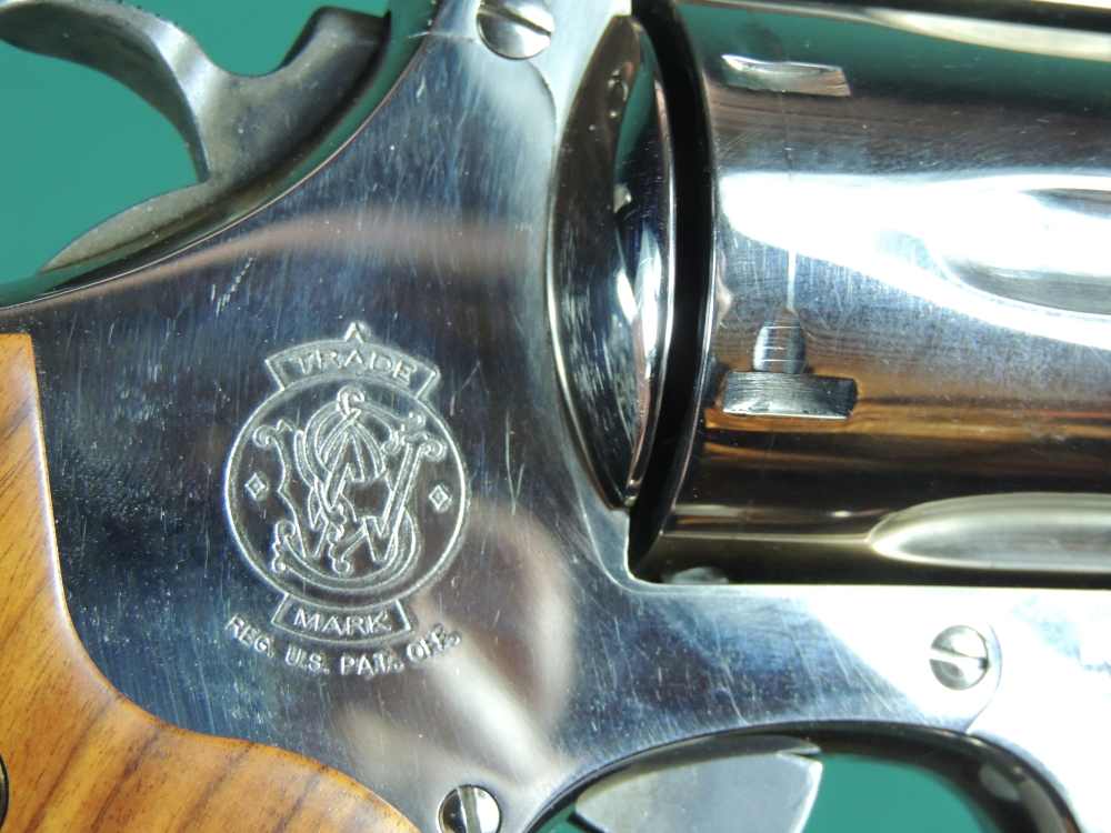 Smith and Wesson Model 29 - 10 Classic 44 Magnum Nickle Revolver-img-28