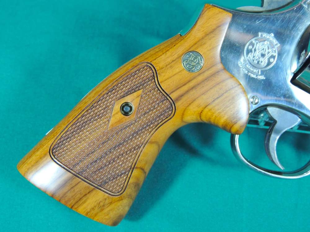 Smith and Wesson Model 29 - 10 Classic 44 Magnum Nickle Revolver-img-5