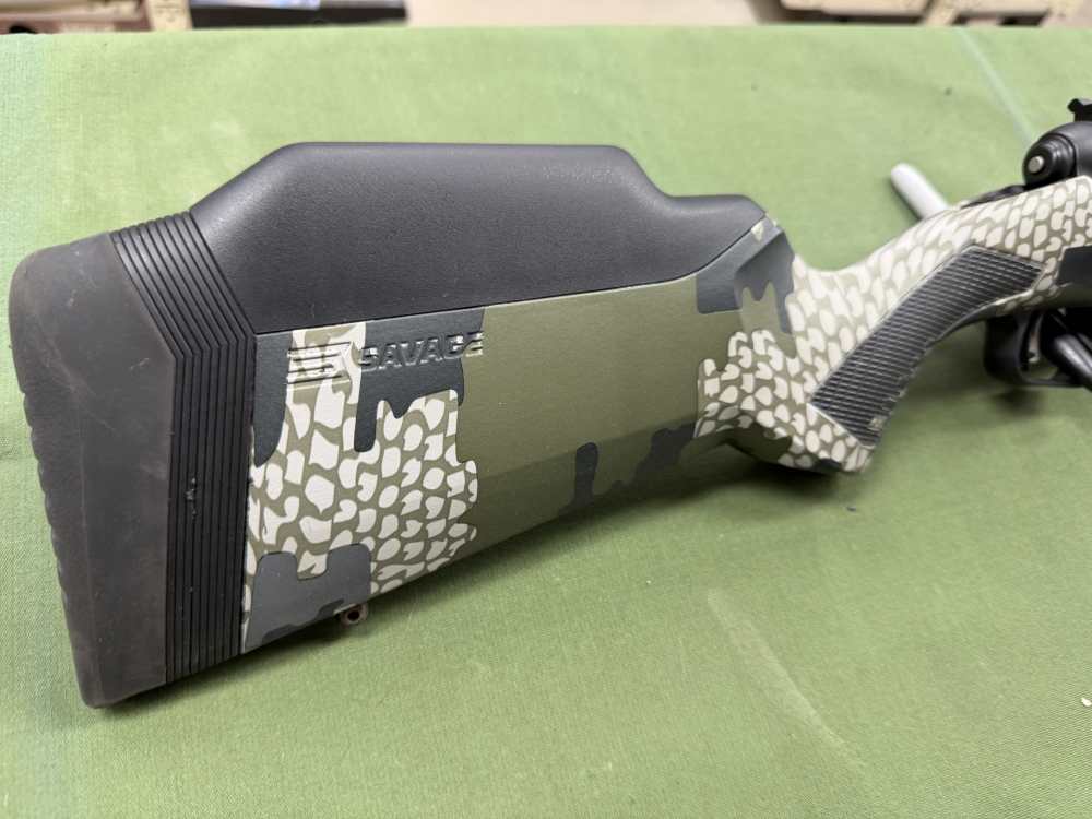 Savage ultra lite 6.5 creedmoor kuiu camo carbon fiber barrel 1:8 -img-1