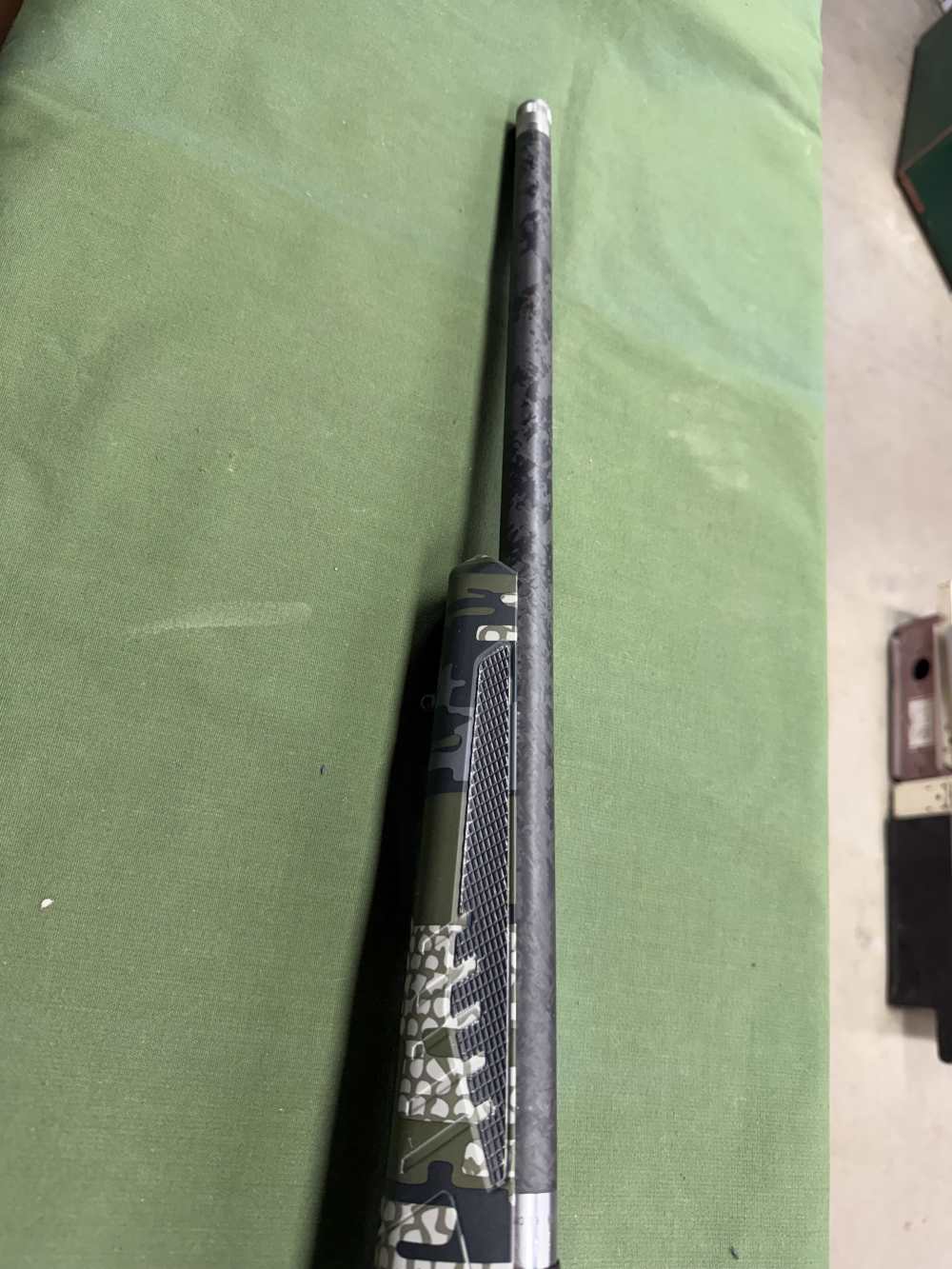 Savage ultra lite 6.5 creedmoor kuiu camo carbon fiber barrel 1:8 -img-9