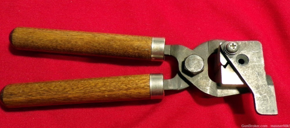  Lee 1 Cavity Mold produces a .356 diameter 102 grain round nose bullet-img-0