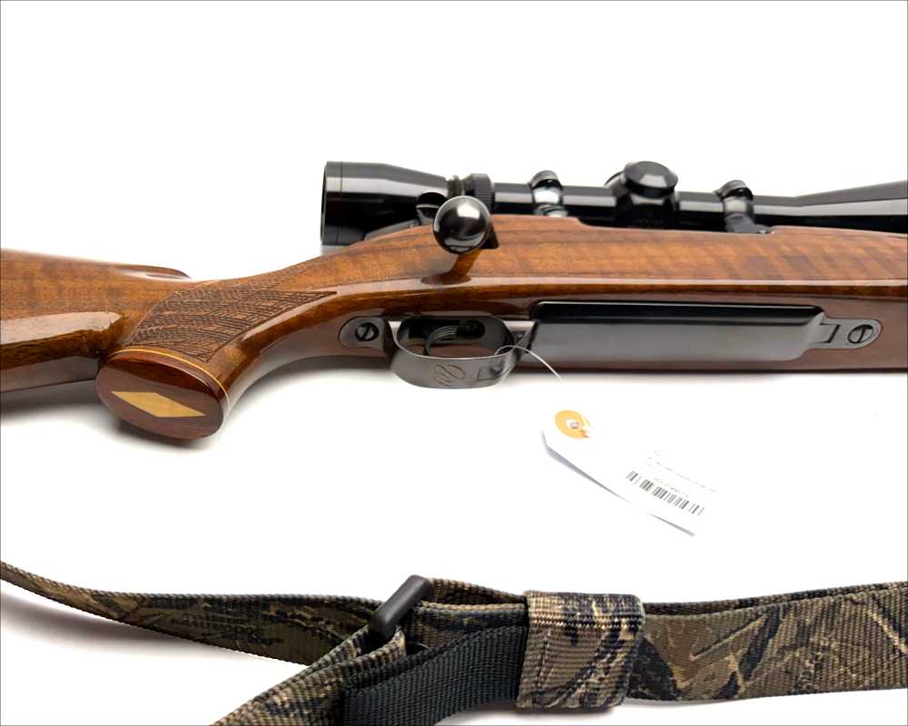 WEATHERBY Mark V .300 WBY Magnum 26" - Walnut - Leupold 3x9 Vari-X IIc-img-2