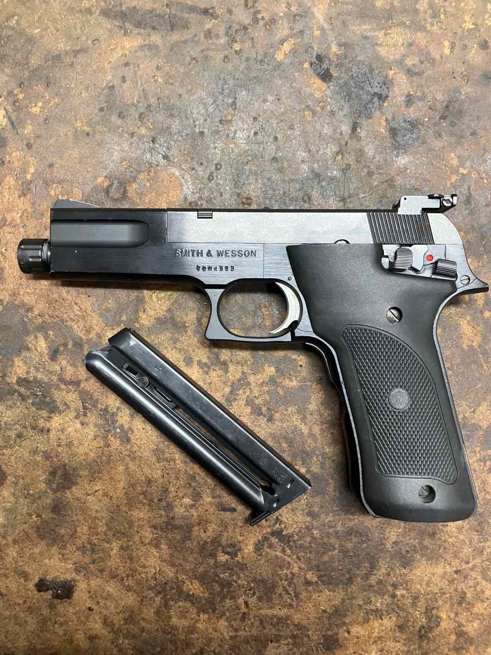 Smith and Wesson 422 threaded -img-1