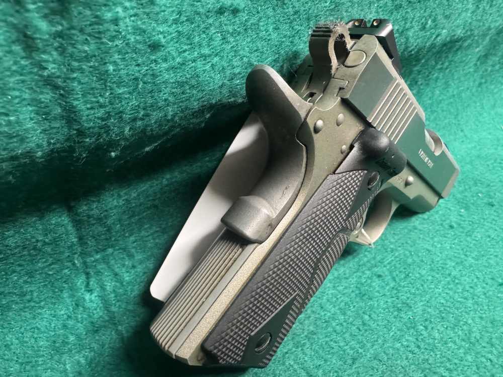 Colt DEFENDER .45 acp-img-1