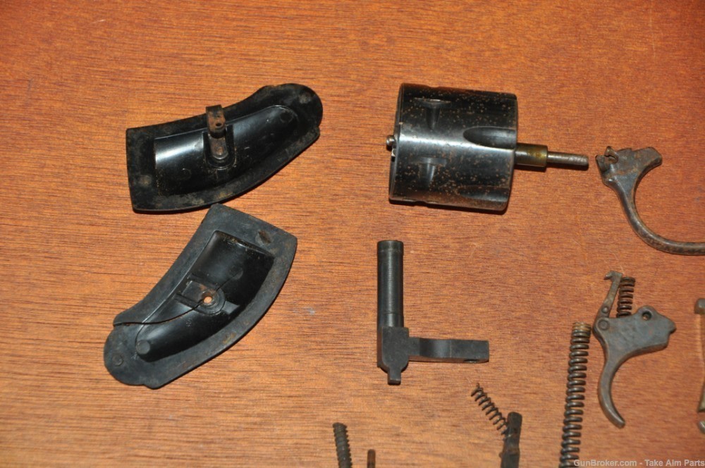 Harrington & Richardson 732 32SW Cylinder & Parts-img-9