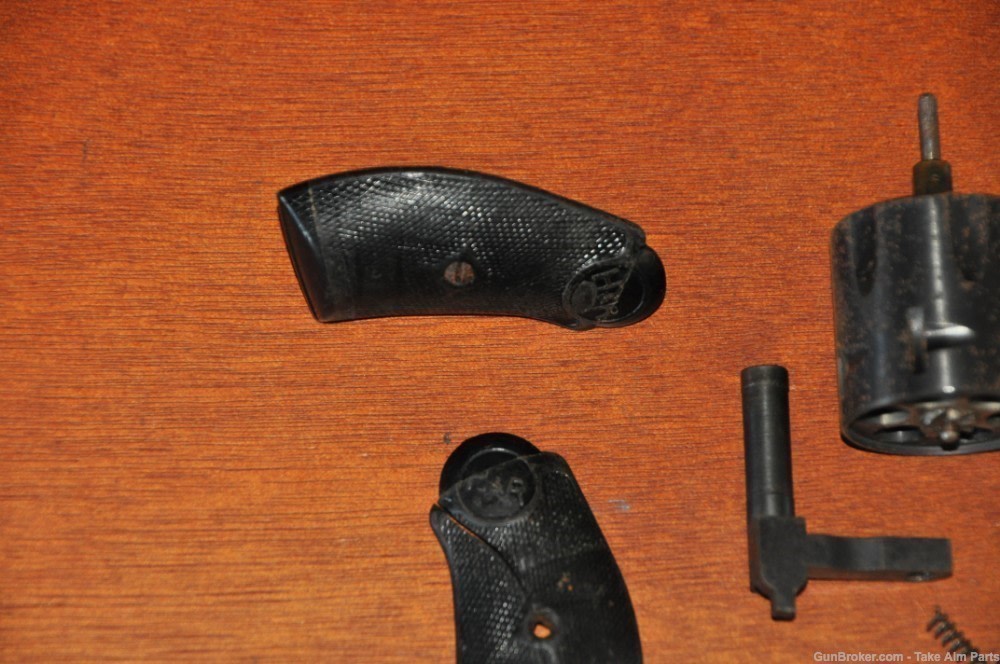 Harrington & Richardson 732 32SW Cylinder & Parts-img-4