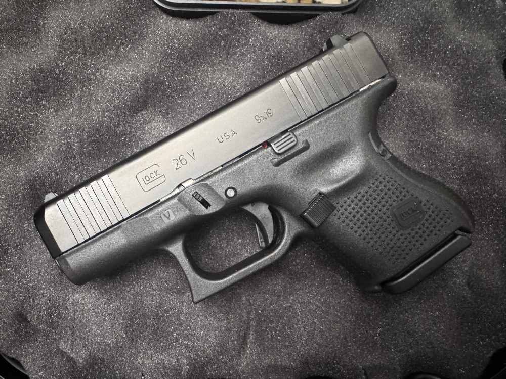GLOCK G26 V 9MM 10+1 3.46" FS 3-10RD MAGS | FRONT SERRATIONS  NEW IN CASE-img-3