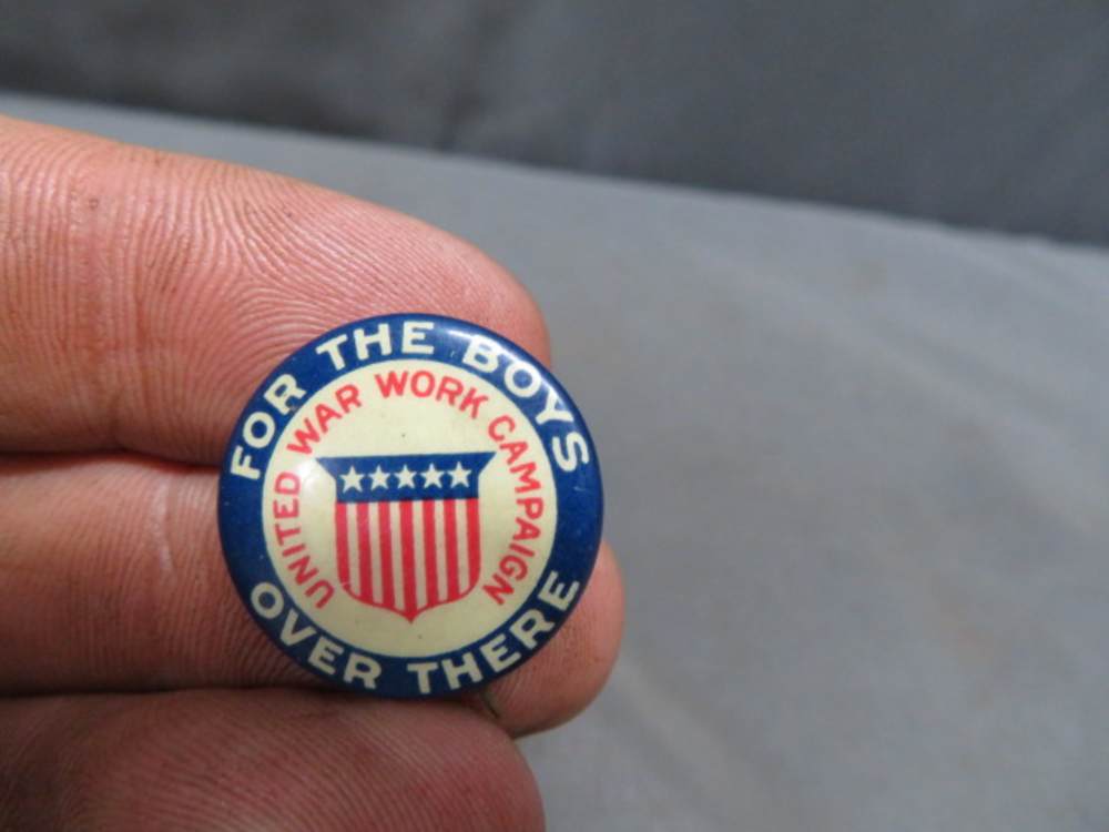 LOT OF 5 WWII AMERICAN WAR BOND BUTTONS PINS-img-7