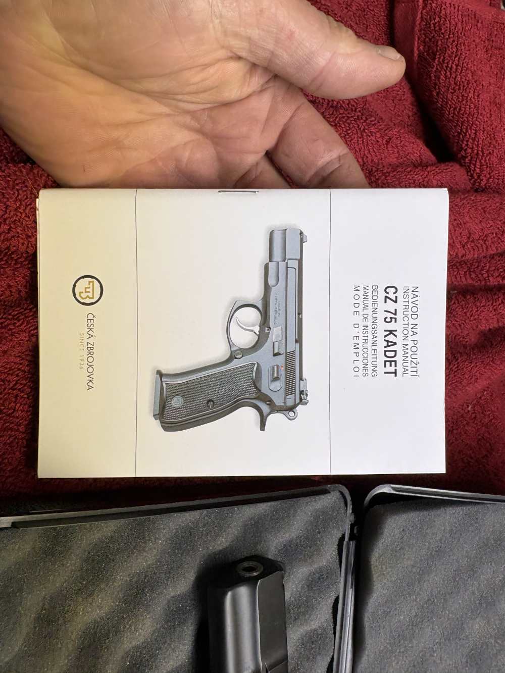 CZ 75 Kadet .22 MINT -LOOKS BRAND NEW - all matching numbers -img-33