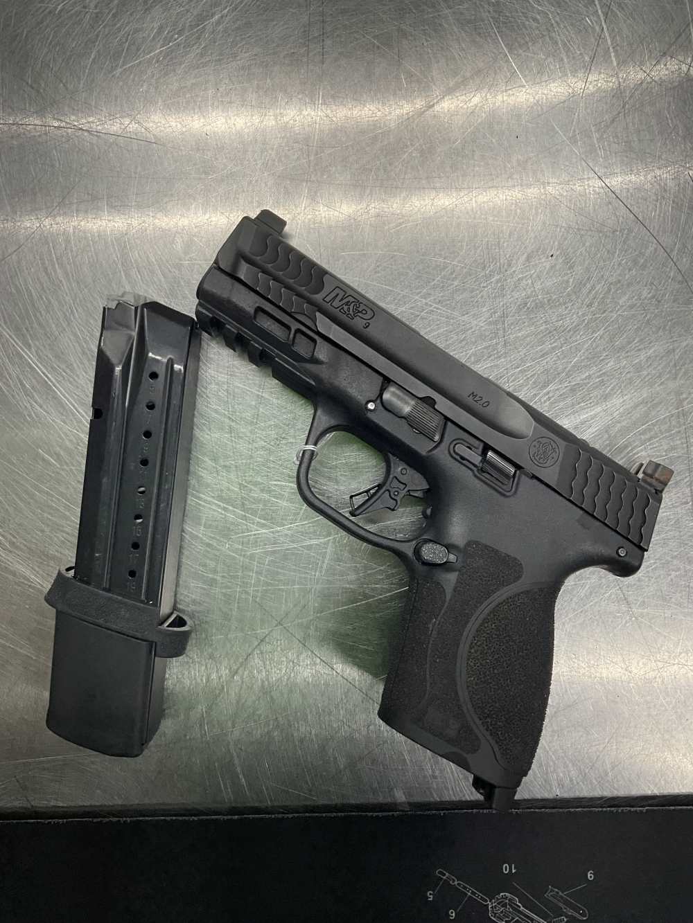 Smith & Wesson M&P9 2.0 good condition -img-2