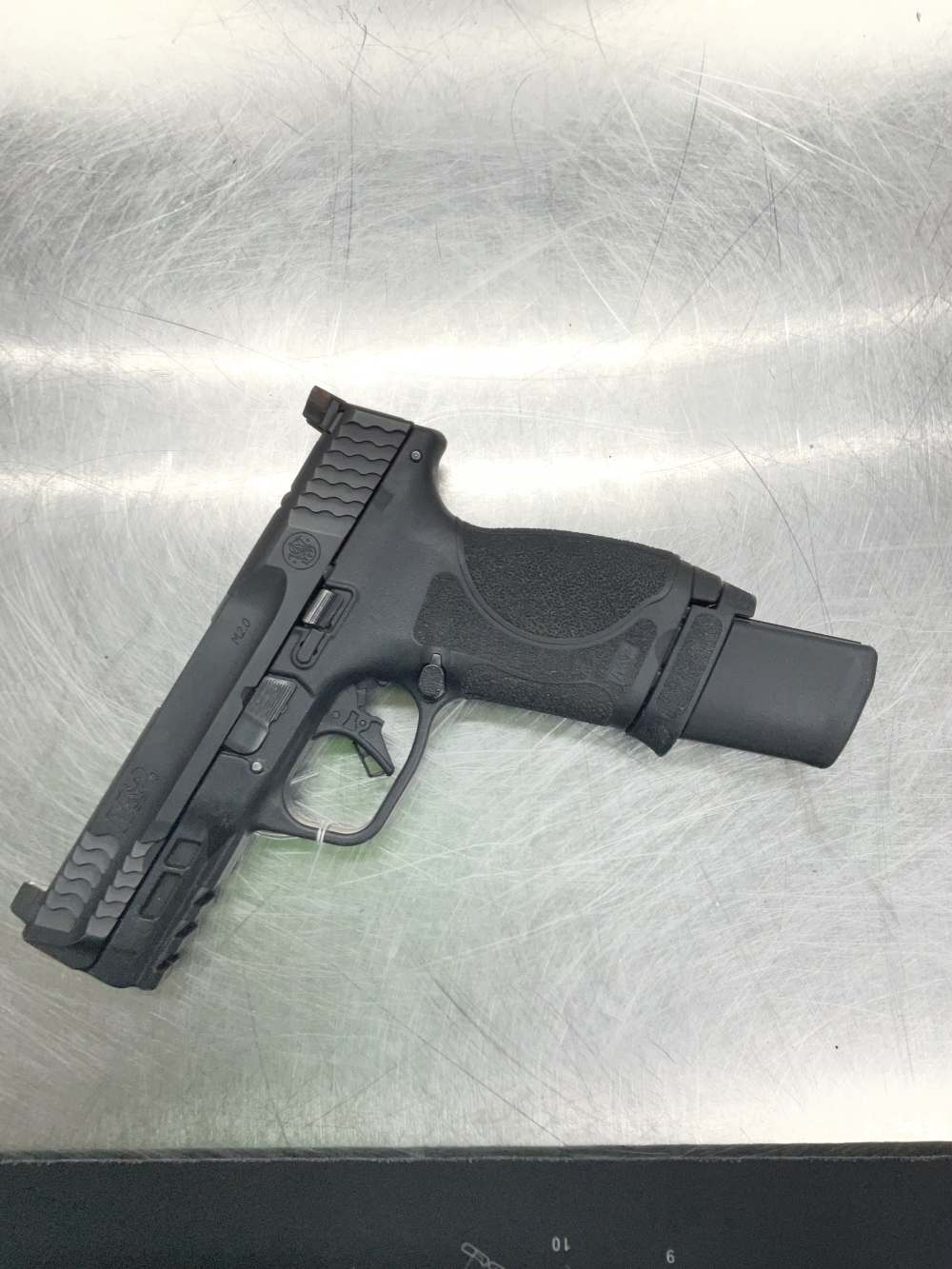 Smith & Wesson M&P9 2.0 good condition -img-3