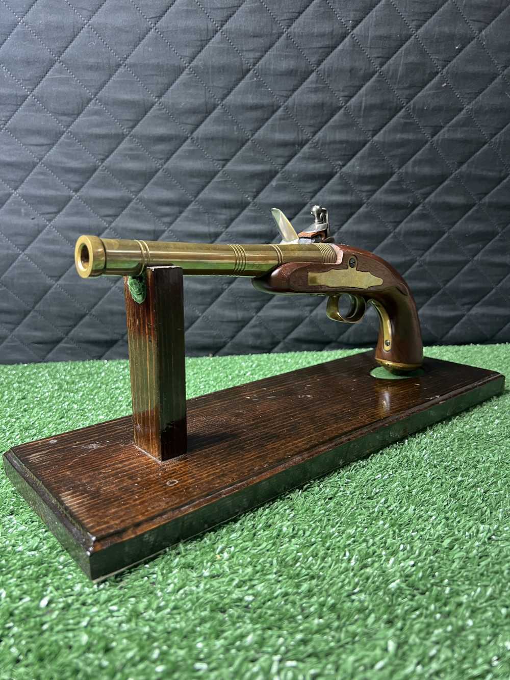 PEDERSOLI Queen Anne Black Powder Pistol 50 caliber brass barrel mint !!-img-1