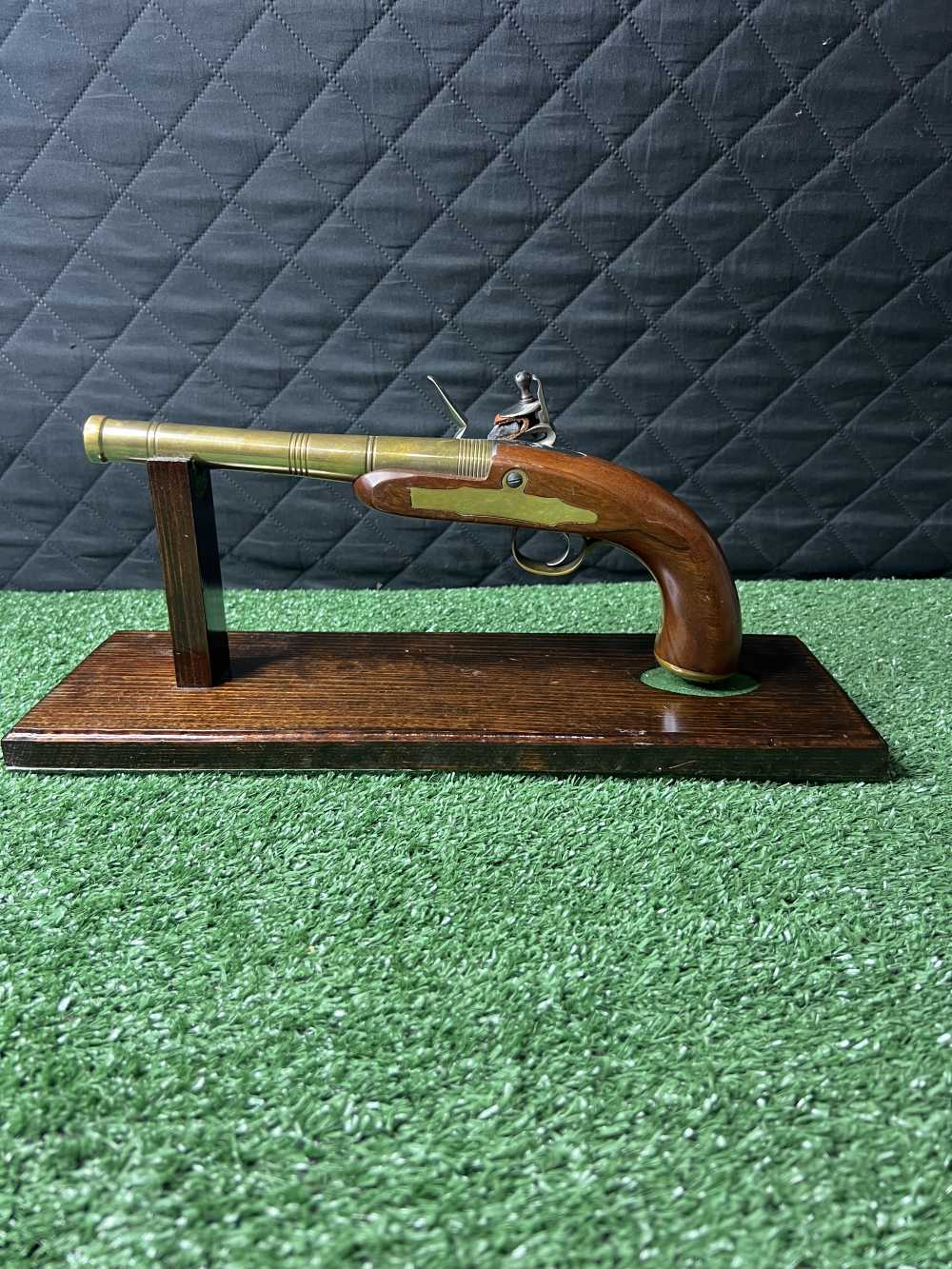 PEDERSOLI Queen Anne Black Powder Pistol 50 caliber brass barrel mint !!-img-2
